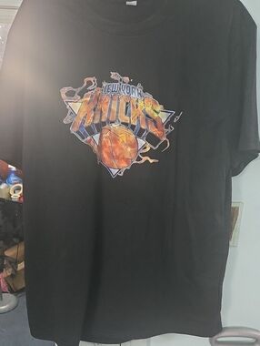 New York Knicks Graphic Tee - Black
